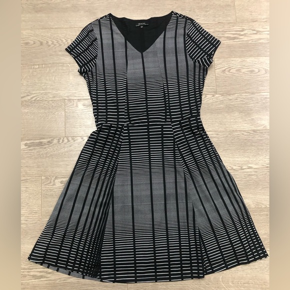 Renuar Black and White Striped Lined Dress - Made in Korea, Lightweight - Picture 1 of 4